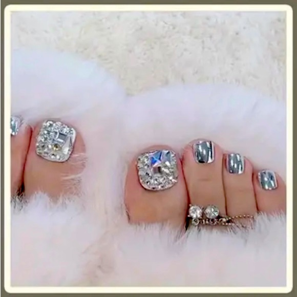 24 Silver Chunky & Mirrored False Press On TOE NAILS - Picture 1 of 2